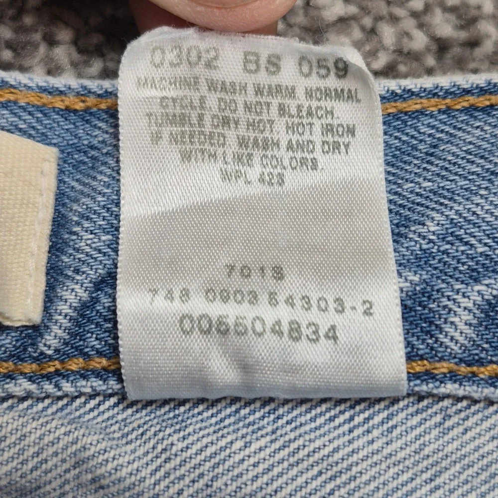 Levis measurements photos